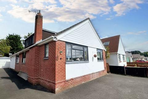 4 bedroom detached house for sale, Bognor Road, Broadstone, BH18