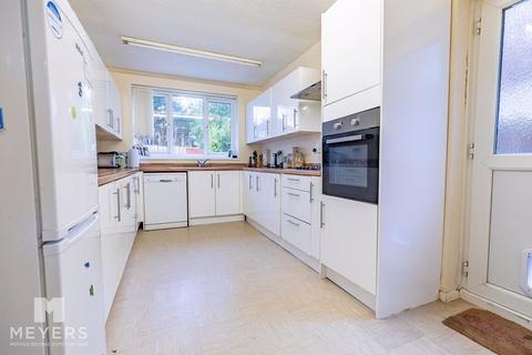 4 bedroom detached house for sale, Bognor Road, Broadstone, BH18