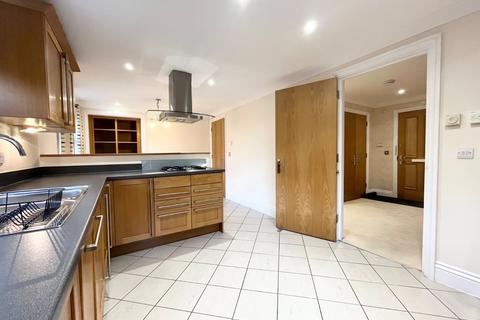3 bedroom flat to rent, Bear Lane, Henley-in-Arden, Warwickshire, B95
