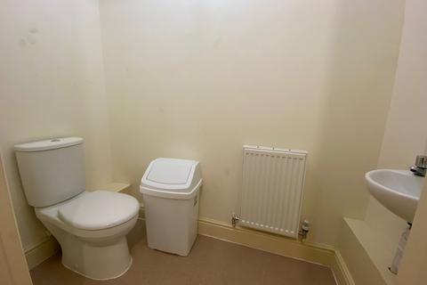 3 bedroom apartment to rent, Hoxton Close, Ashford, Kent, TN23