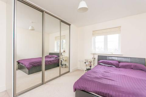 2 bedroom flat to rent, High Road, Harrow Weald, Harrow, HA3