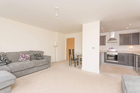 2 bedroom flat to rent, High Road, Harrow Weald, Harrow, HA3