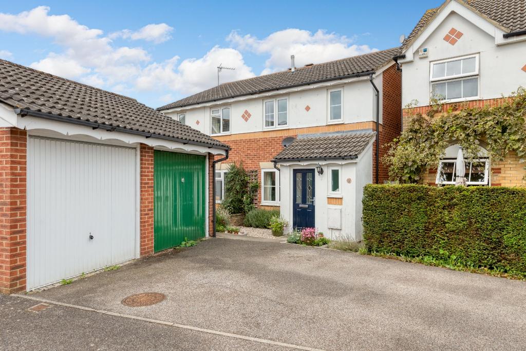 Sale Drive, Clothall Common, Baldock... 3 bed semidetached house for