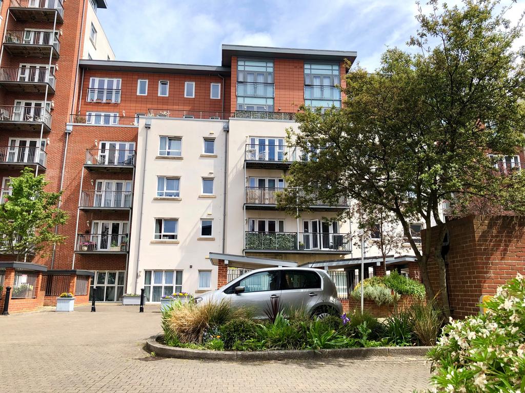Avenel Way, Poole, BH15 2 bed apartment £1,300 pcm (£300 pw)