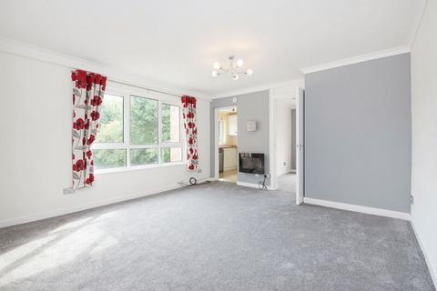Beauty Room to rent in Ealing, West London - in London, England