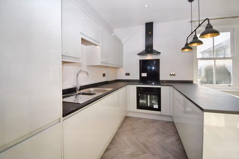 2 bedroom apartment to rent, Fore Street