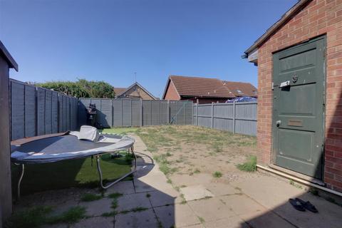 2 bedroom semi-detached house for sale, Camellia Crescent, Clacton-On-Sea CO16
