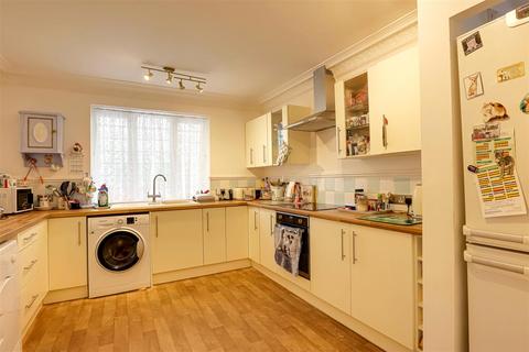 6 Graces Walk, Frinton-on-sea, CO13 9PQ
