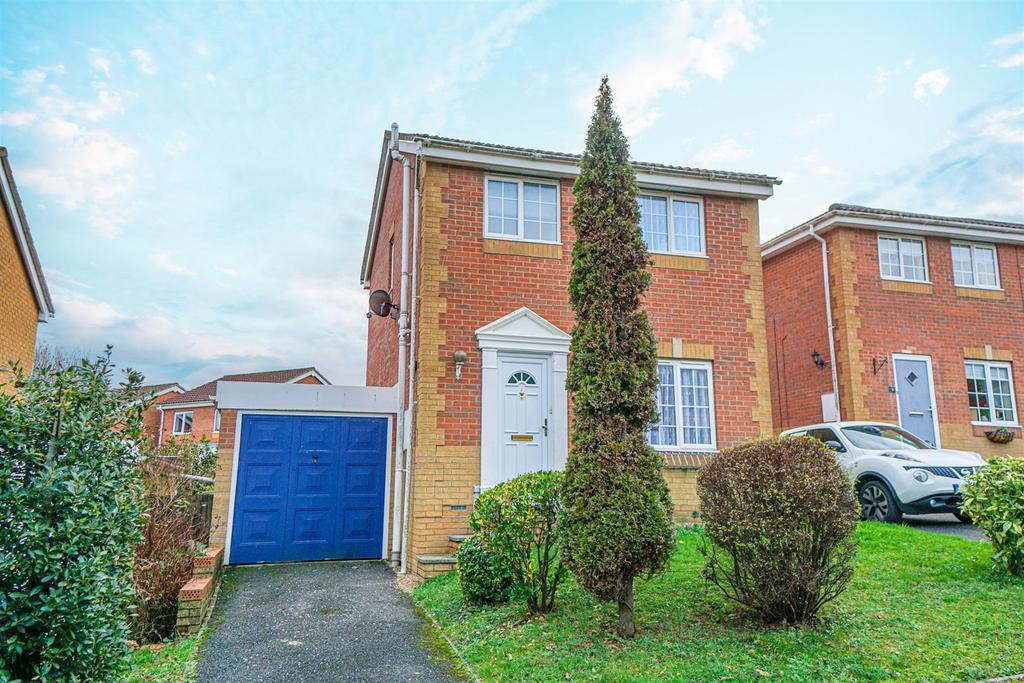Icklesham Drive, St. LeonardsOnSea 3 bed detached house for sale £