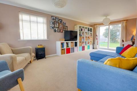 1 Chapelfields, Kirby Cross, Frinton-on-sea, CO13 0RD