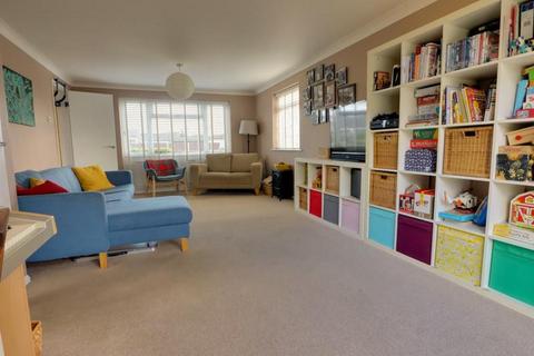 1 Chapelfields, Kirby Cross, Frinton-on-sea, CO13 0RD