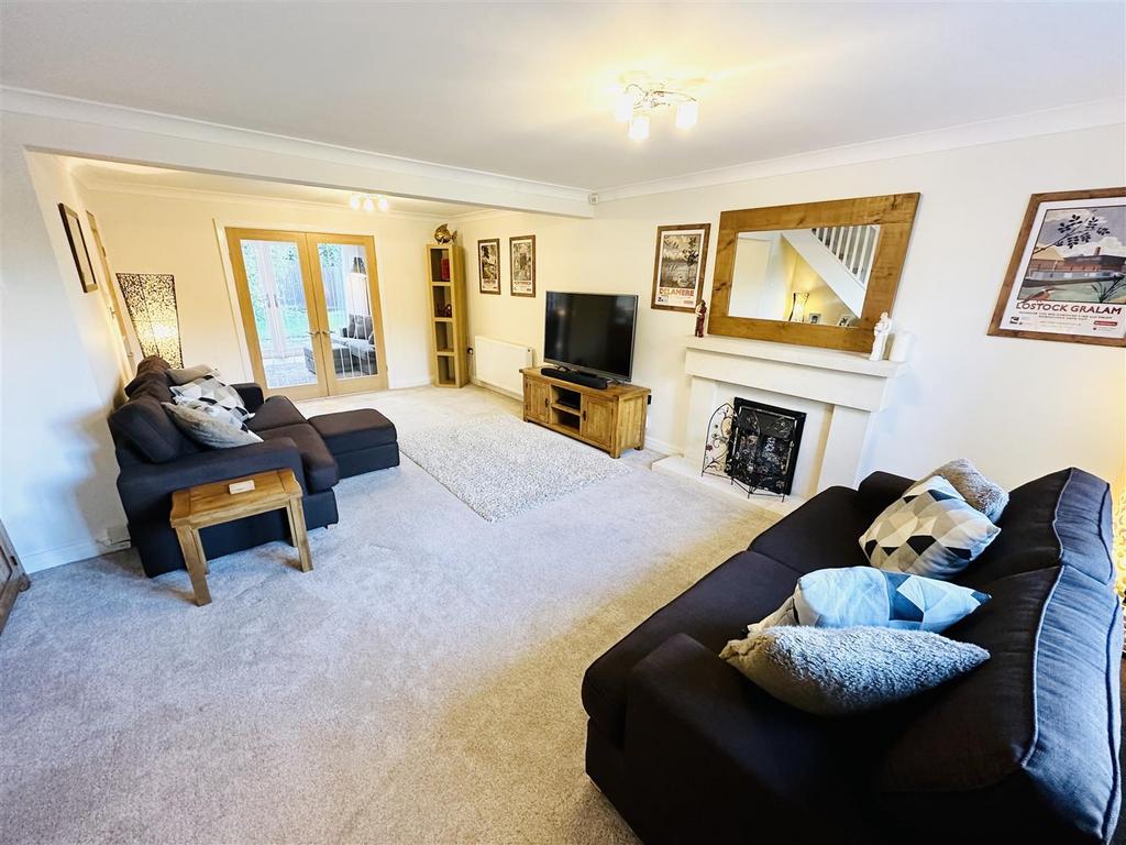 Mulberry Rise, Firdale Park, Northwich 4 bed detached house £315,000