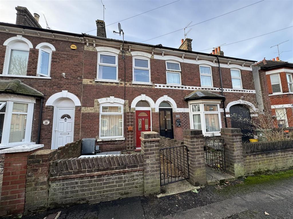 Princes Street, Dunstable, Bedfordshire 2 bed terraced house £230,000