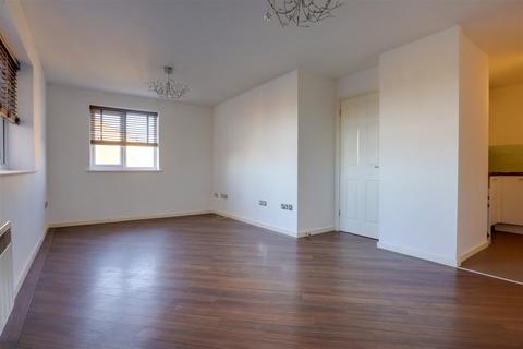 2 bedroom flat for sale, Westminster Court, Connaught Gardens East, Clacton-On-Sea CO15