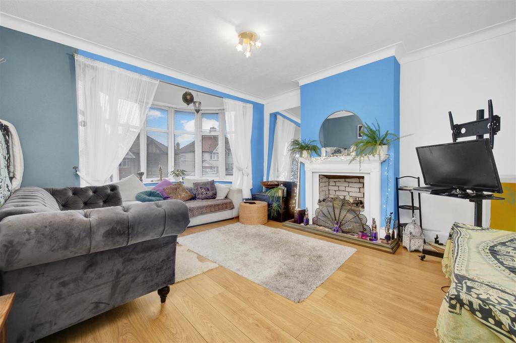 Randall Avenue, London NW2 3 bed semidetached house for sale £750,000