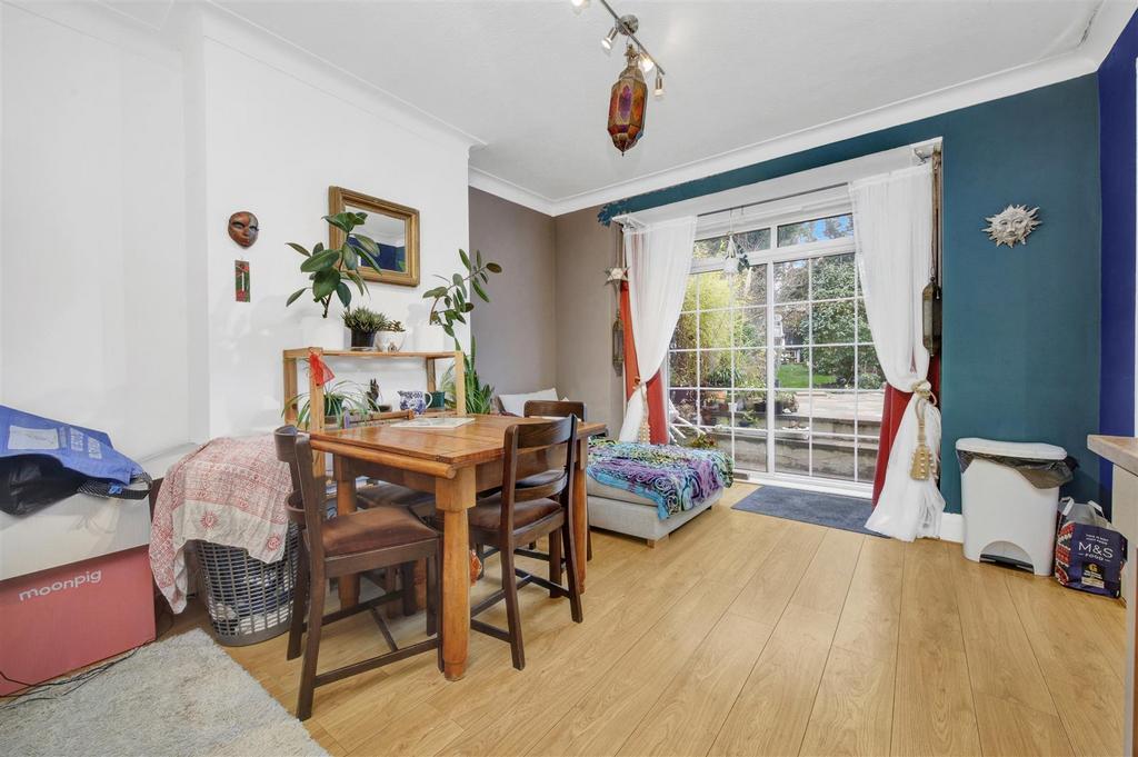 Randall Avenue, London NW2 3 bed semidetached house for sale £750,000