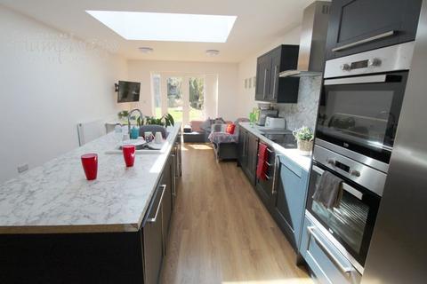 6 bedroom house share to rent, Stanton Road - VIEWINGS FROM 8am - 8pm