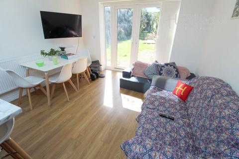 6 bedroom house share to rent, Stanton Road - VIEWINGS FROM 8am - 8pm