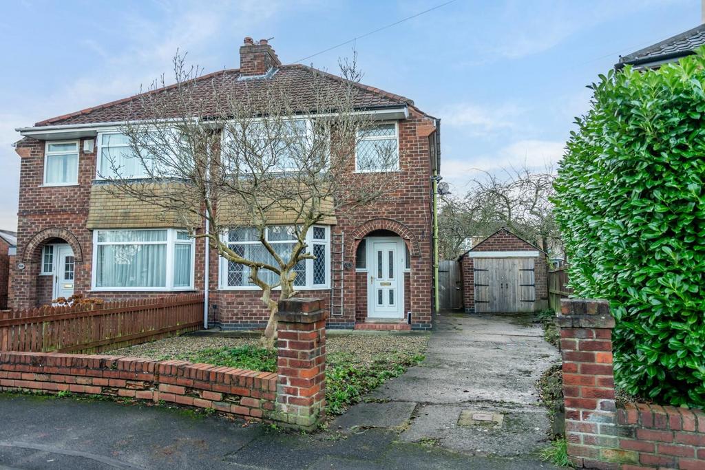 Lawnswood Drive, Rawcliffe, York 3 bed semidetached house for sale £