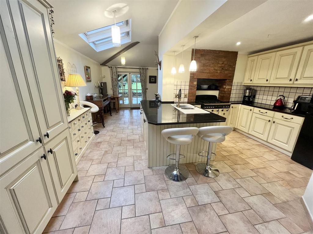 Knutsford Road, Alderley Edge 4 bed semidetached house for sale £699,950