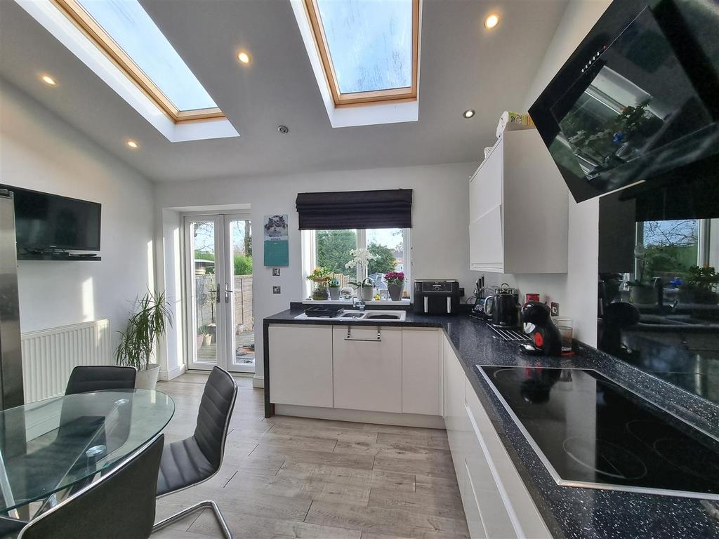 EXTENDED &amp; REFITTED KITCHEN DINER