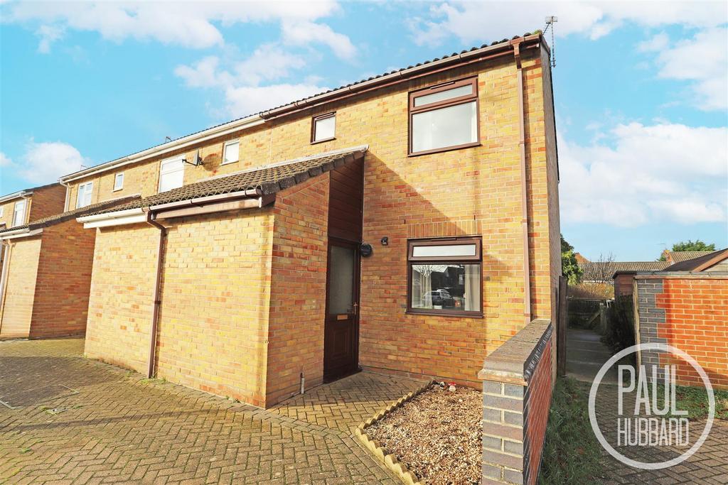 Churchill Close, Lowestoft, NR32 2 bed end of terrace house for sale