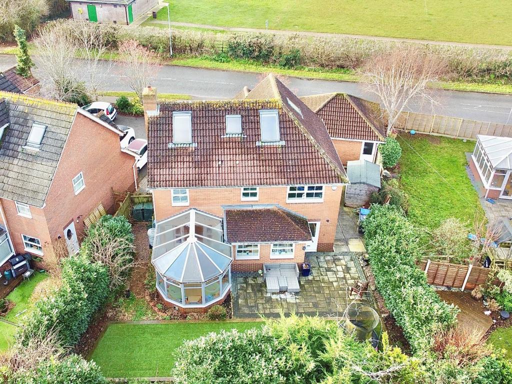 The Ashway, Brixworth, Northamptonshire NN6 6 bed detached house for