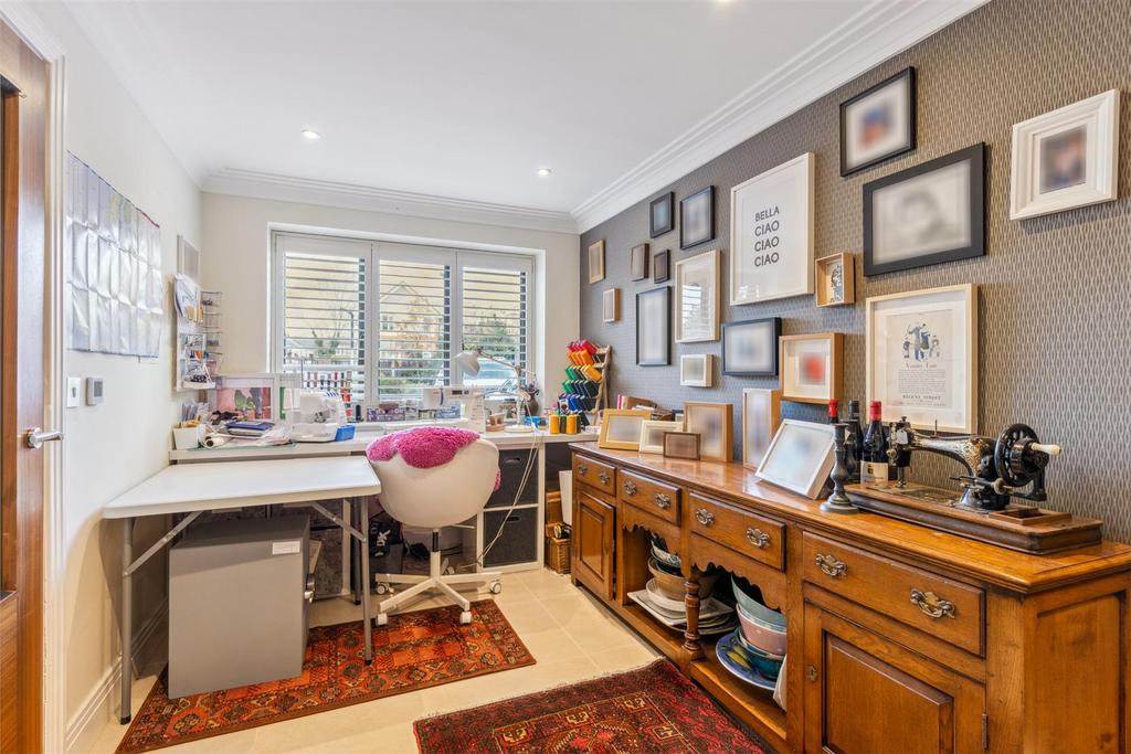 Canal Court, Berkhamsted 4 bed detached house for sale £1,350,000