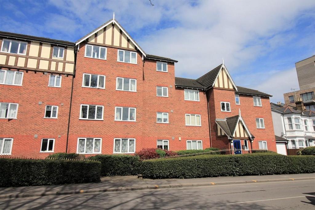 664 London Road, Hounslow TW3 1 bed apartment for sale £200,000