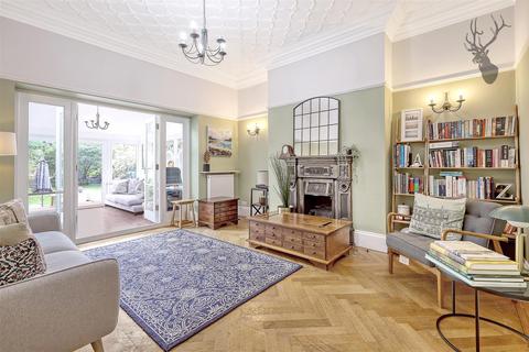 2 Forest Avenue, London, E4 6AR