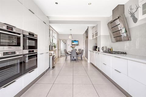 2 Forest Avenue, London, E4 6AR