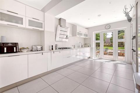 2 Forest Avenue, London, E4 6AR