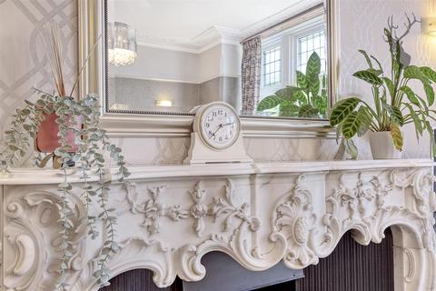 2 Forest Avenue, London, E4 6AR