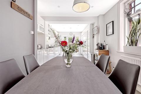 2 Forest Avenue, London, E4 6AR