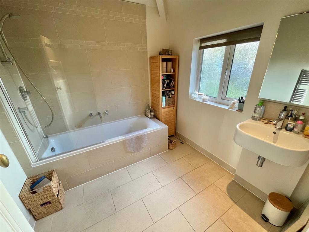 En Suite Bathroom