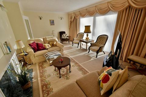 2 bedroom flat for sale, Golf Links Road, Ferndown, BH22