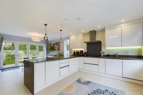 Brambletye, 10c Church Way, South Croydon, CR2 0JQ