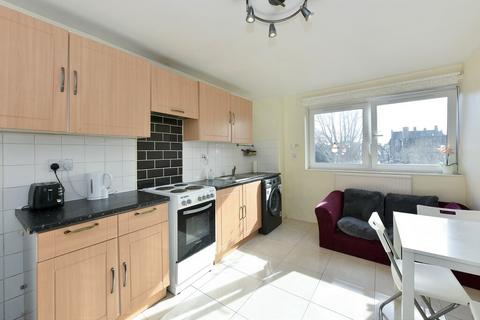 1 bedroom in a flat share to rent - Crefeld Close, Hammersmith, W6
