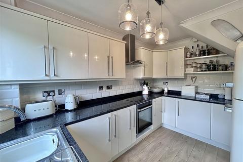 3 bedroom house for sale, Burns Close, Pocklington, York