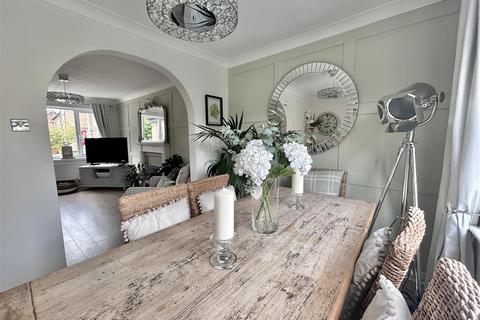5 Burns Close, Pocklington, York, YO42 2XX
