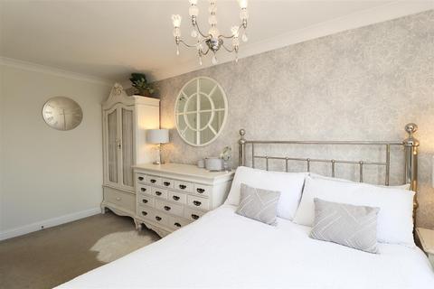 5 Burns Close, Pocklington, York, YO42 2XX