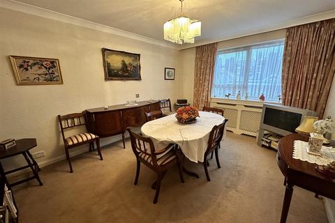 3 bedroom apartment for sale, Riversdale Lodge, East Beach, Lytham