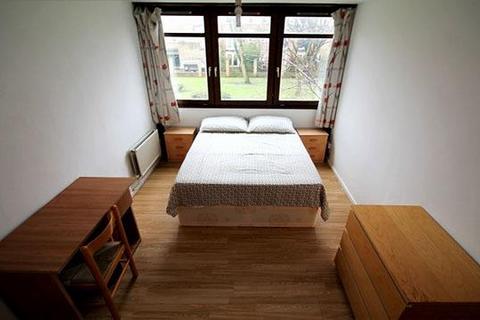 2 bedroom flat for sale, Chilton Grove, London