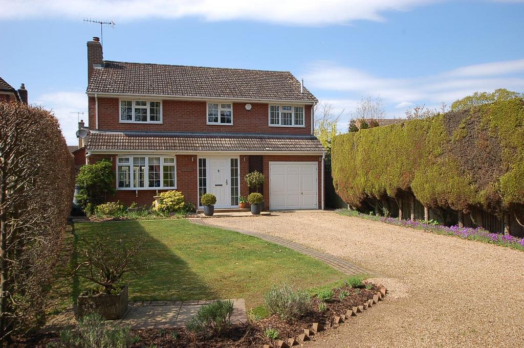 Maidstone Road, Hadlow, Tonbridge 4 bed detached house for sale £850,000