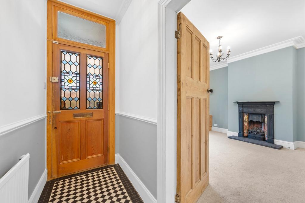 Thames Street, Weybridge, KT13 4 bed house for sale £895,000