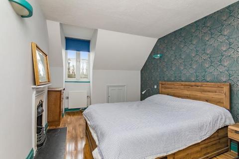 1 bedroom flat for sale, High Street, East Grinstead, RH19