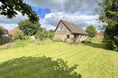 3 bedroom detached house for sale, Station Road, Bottesford