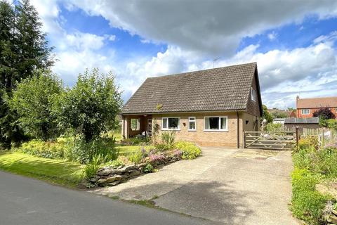 3 bedroom detached house for sale, Station Road, Bottesford