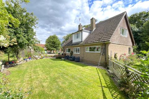 3 bedroom detached house for sale, Station Road, Bottesford