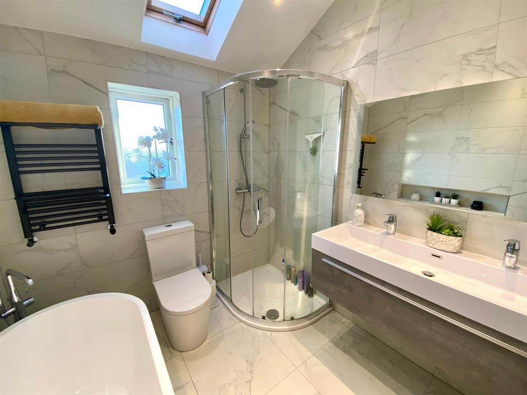 Crowlees gardens 3 ensuite to master.jpg